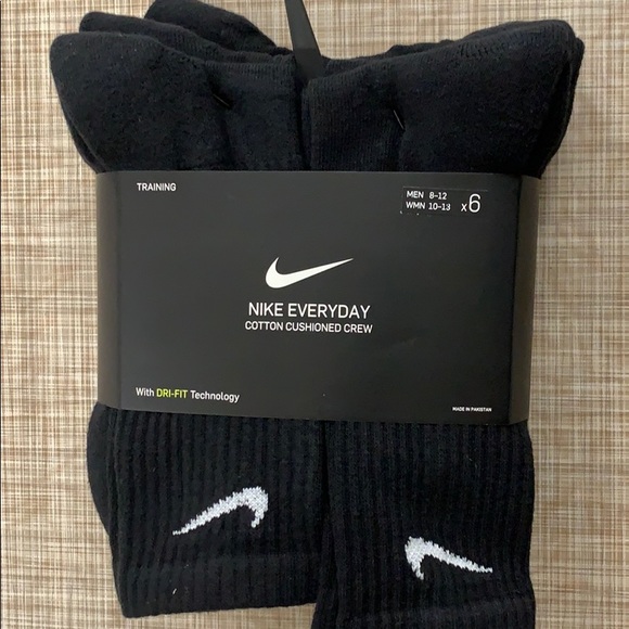 Nike Crew Socks 6 pack (ORIGINAL PACKAGING) Nike Crew Socks 6 pack (ORIGINAL PACKAGING)